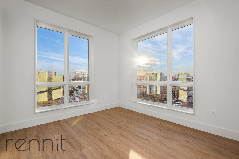 799 E 34th St, Apt 4A Image 3