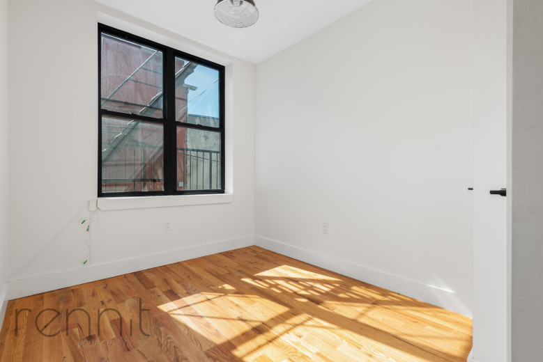 702 Evergreen Ave, Apt 2L Image 4