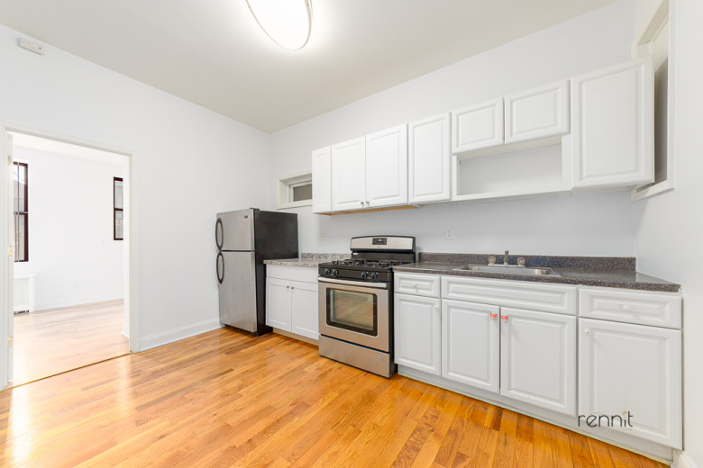 218 MacDougal St, Apt 1R Image 1