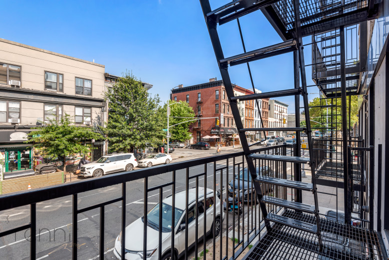 1202 Bedford Ave, Apt F Image 4