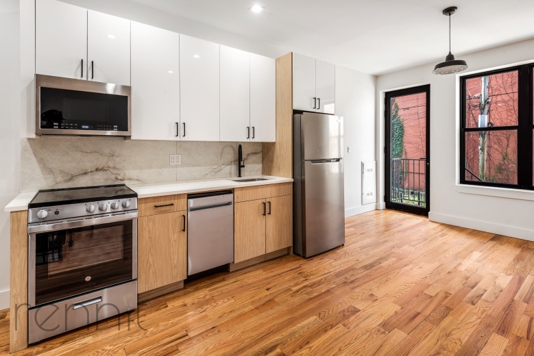 702 Evergreen Ave, Apt 1R Image 1