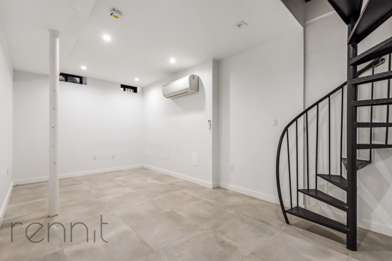 702 Evergreen Ave, Apt 1R Image 11