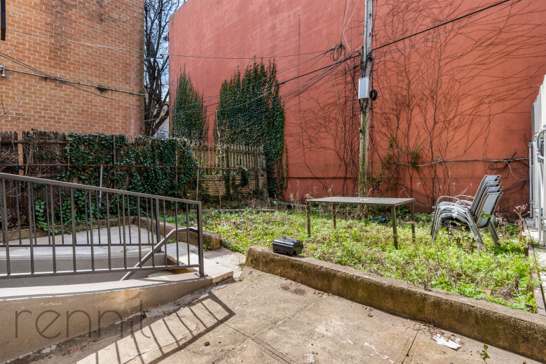 702 Evergreen Ave, Apt 1R Image 13