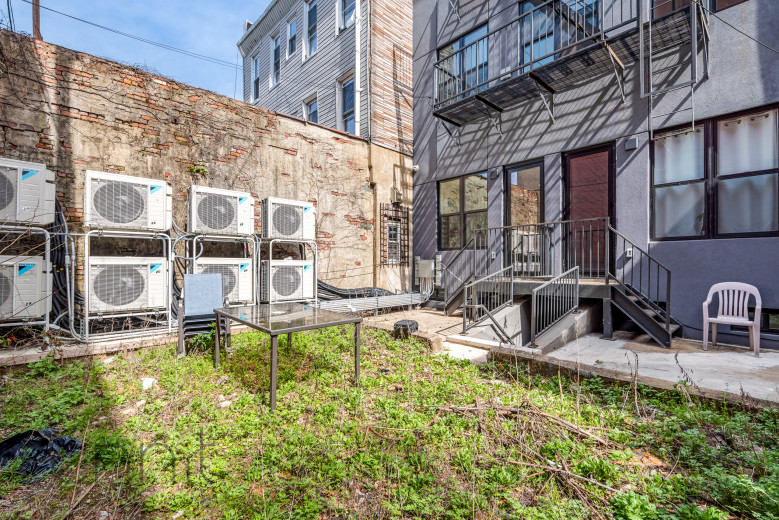 702 Evergreen Ave, Apt 1R Image 2