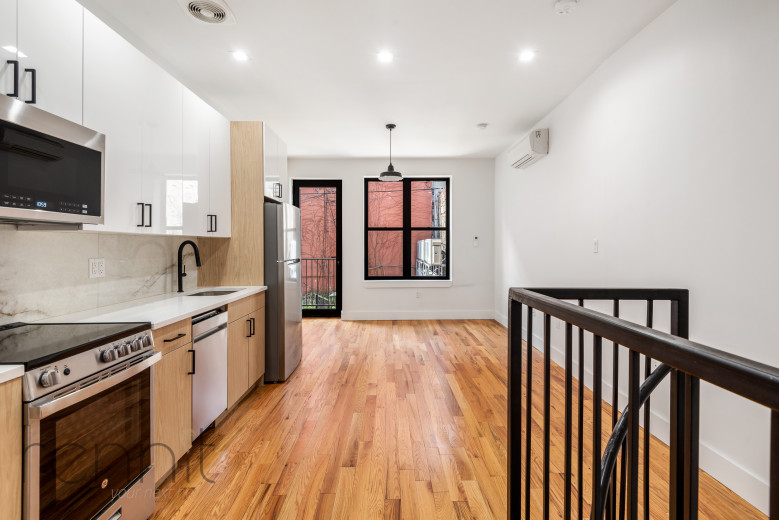 702 Evergreen Ave, Apt 1R Image 3