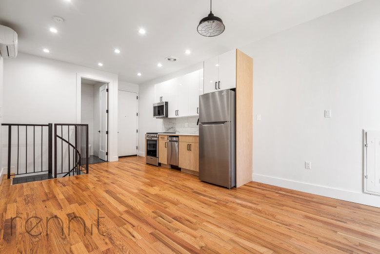 702 Evergreen Ave, Apt 1R Image 5