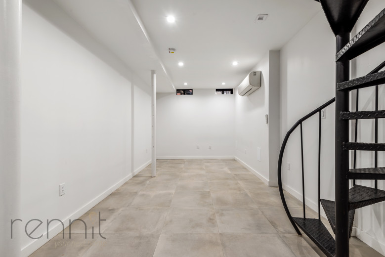 702 Evergreen Ave, Apt 1R Image 7