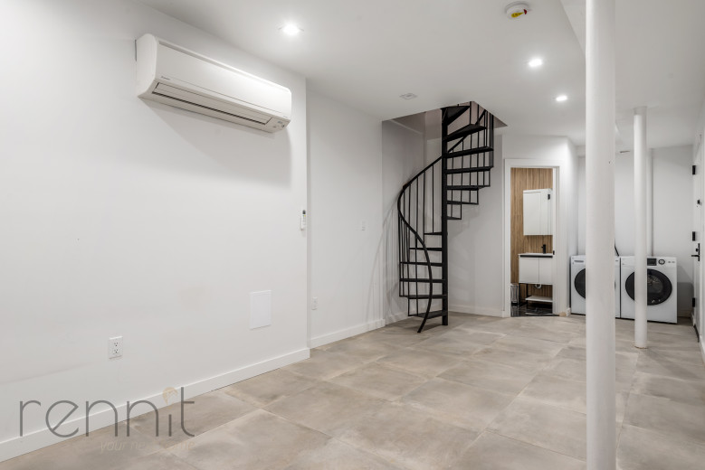 702 Evergreen Ave, Apt 1R Image 8