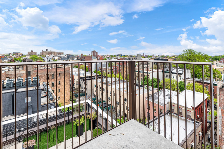 633 Marcy Ave, Apt 305 Image 3