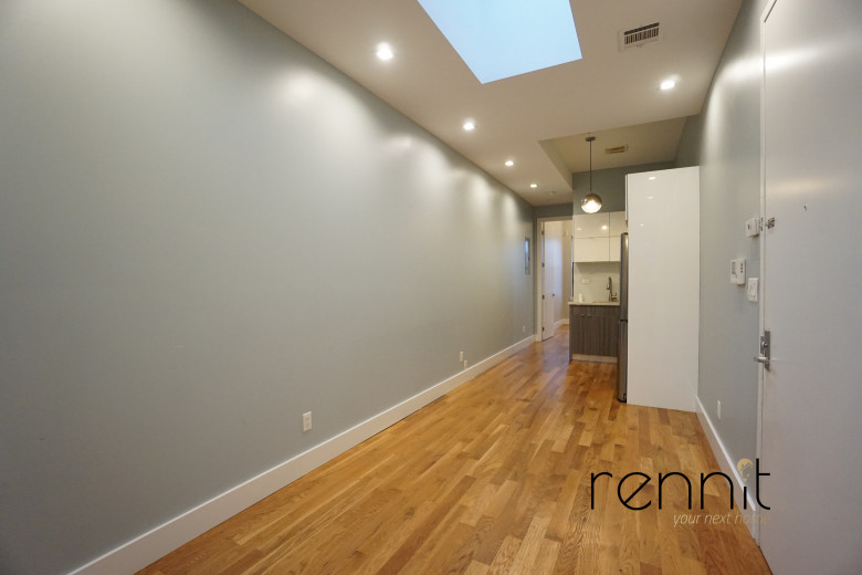 377 Manhattan Ave, Apt 3L Image 2