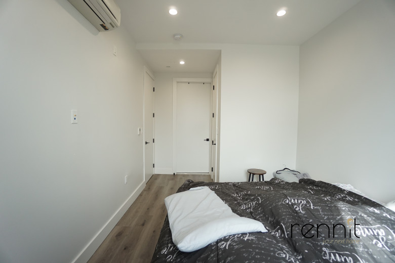 125 Kings Hwy, Apt 1D Image 8