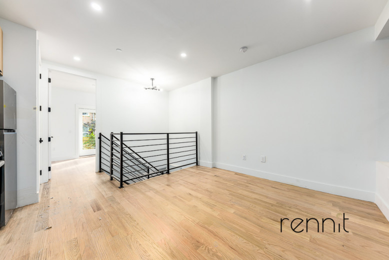 1708 Gates Ave, Apt 1D Image 3