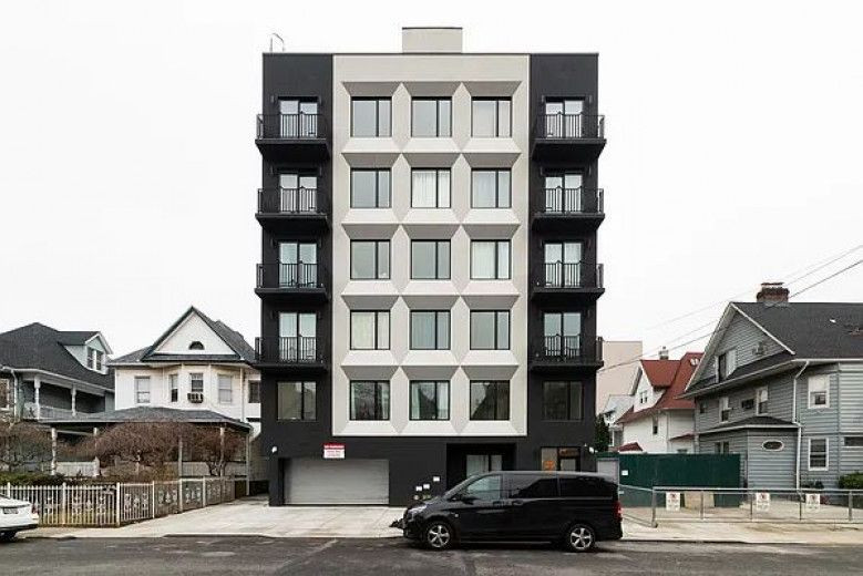 1565 New York Ave, Apt 2B Image 17