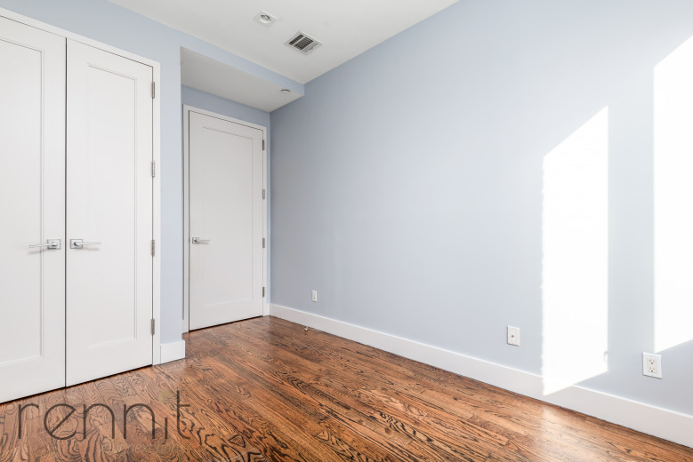 577 Van Buren St, Apt 3 Image 11
