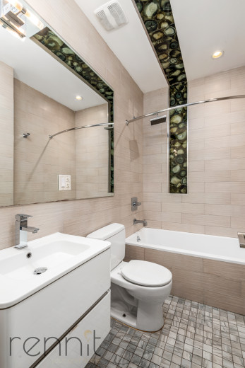 577 Van Buren St, Apt 3 Image 13
