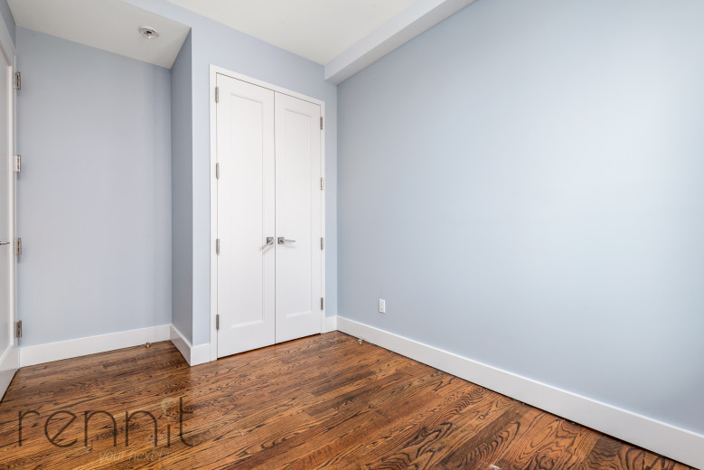 577 Van Buren St, Apt 3 Image 15