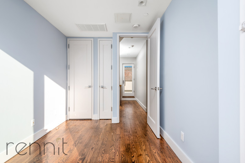 577 Van Buren St, Apt 3 Image 18