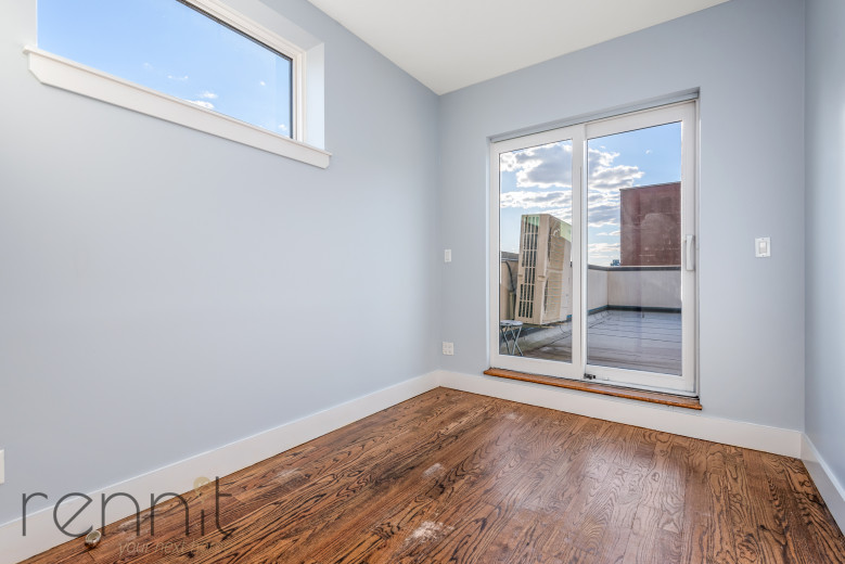 577 Van Buren St, Apt 3 Image 19