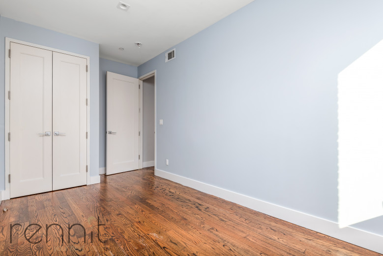577 Van Buren St, Apt 3 Image 22