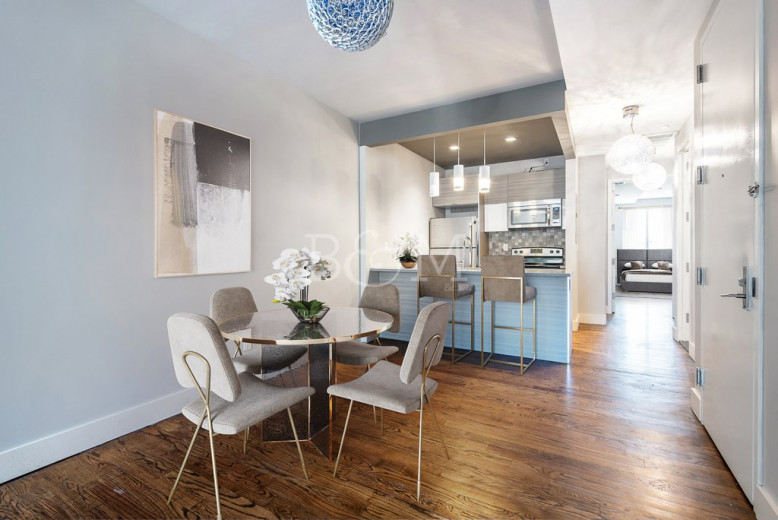 577 Van Buren St, Apt 3 Image 4