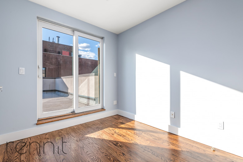 577 Van Buren St, Apt 3 Image 8