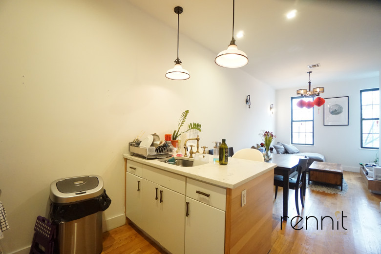 376 Bleecker St, Apt 3 Image 3