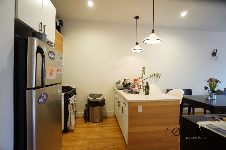 376 Bleecker St, Apt 3 Image 4