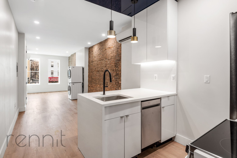893 4th Ave, Apt 2L Image 1