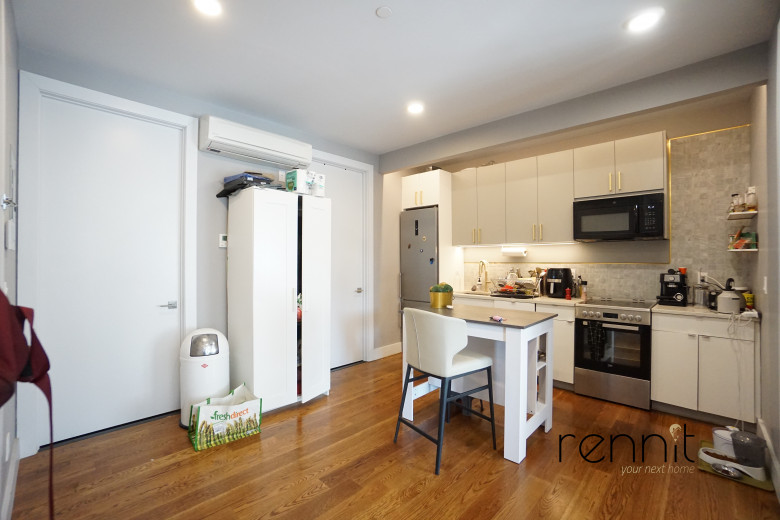 853 Lexington Ave, Apt 2E Image 2