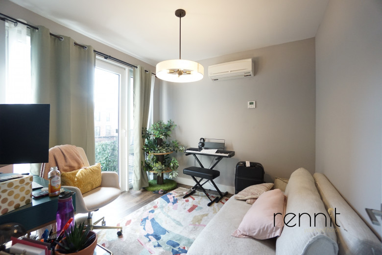 853 Lexington Ave, Apt 2E Image 12