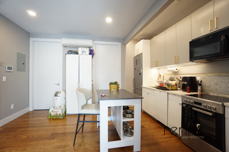 853 Lexington Ave, Apt 2E Image 14