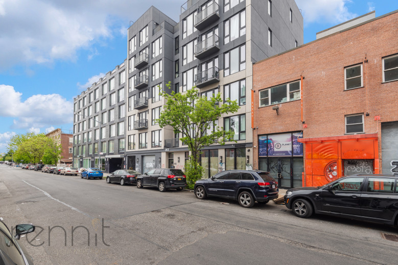 853 Lexington Ave, Apt 2E Image 16