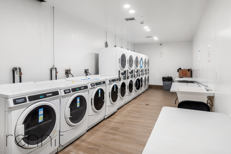 33 Little Nassau St, Apt 907 Image 9