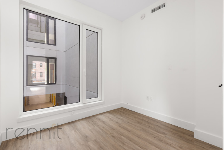 35 Kingston Ave, Apt 204 Image 4