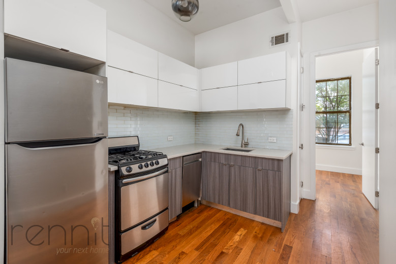 377 Manhattan Ave, Apt 1L Image 2