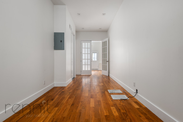 377 Manhattan Ave, Apt 1L Image 3
