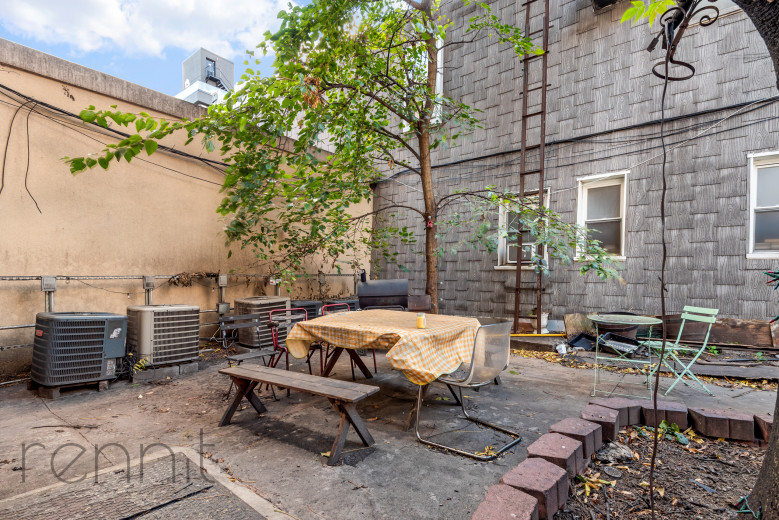 377 Manhattan Ave, Apt 1L Image 7