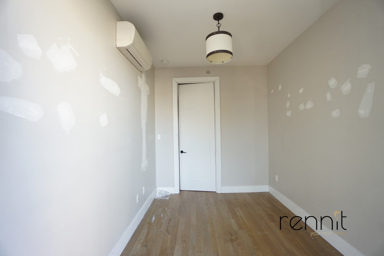 762 East 32nd St, Apt 3A Image 10