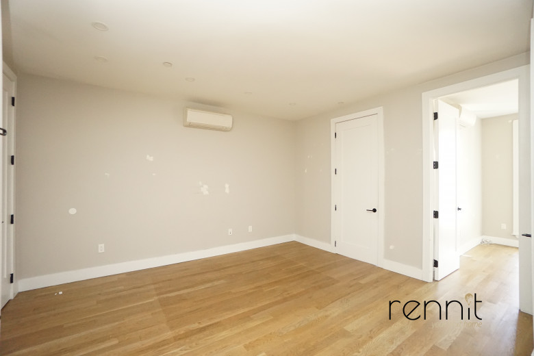 762 East 32nd St, Apt 3A Image 18