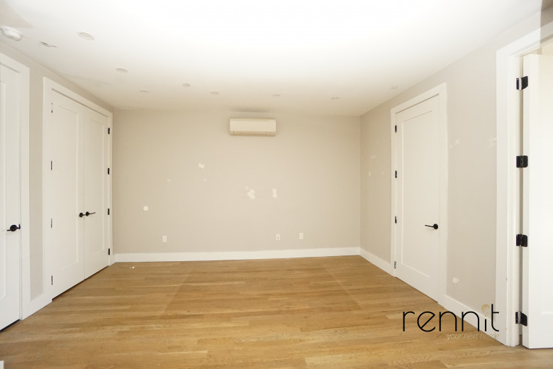 762 East 32nd St, Apt 3A Image 8