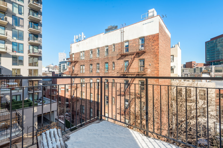 375 Dean St, Apt 511 Image 3