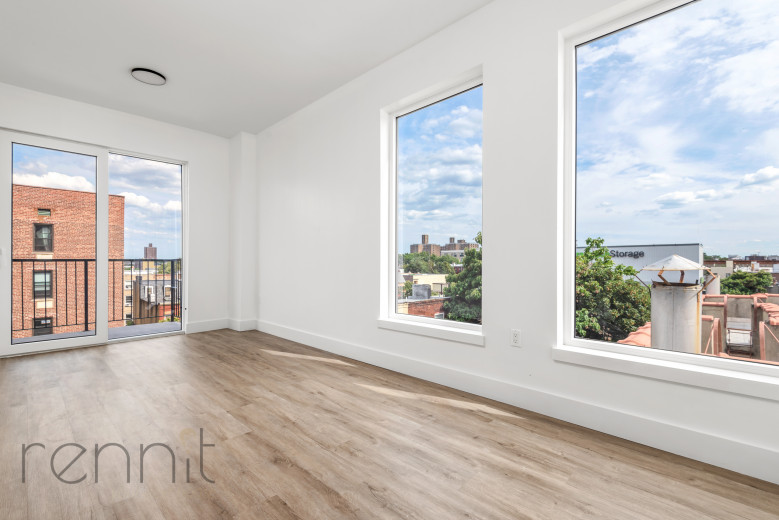 35 Kingston Ave, Apt 304 Image 1