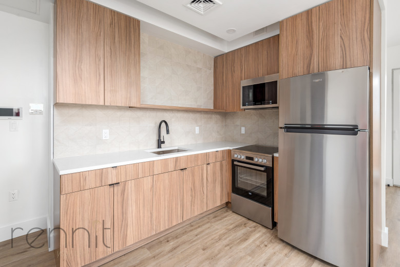 35 Kingston Ave, Apt 304 Image 2