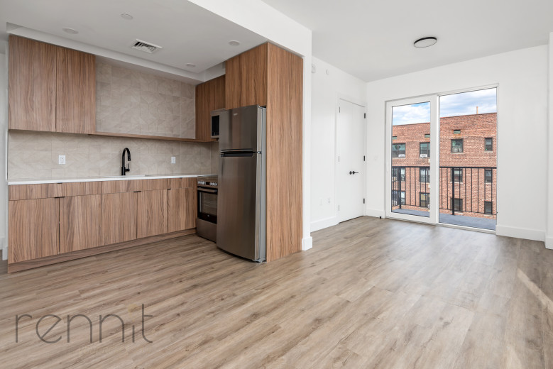 35 Kingston Ave, Apt 304 Image 3