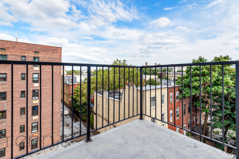 35 Kingston Ave, Apt 304 Image 4