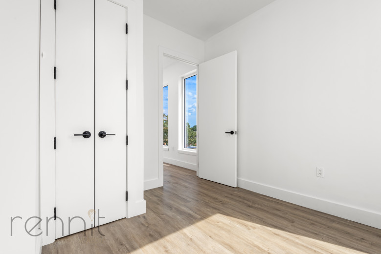 35 Kingston Ave, Apt 304 Image 7