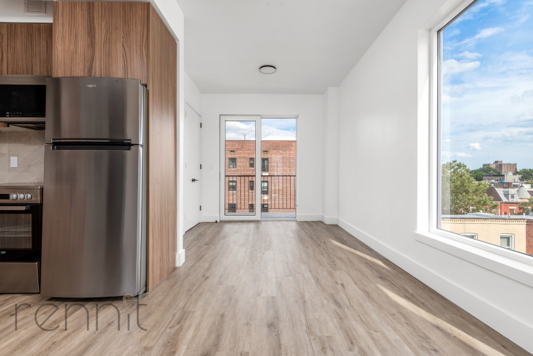 35 Kingston Ave, Apt 304 Image 10
