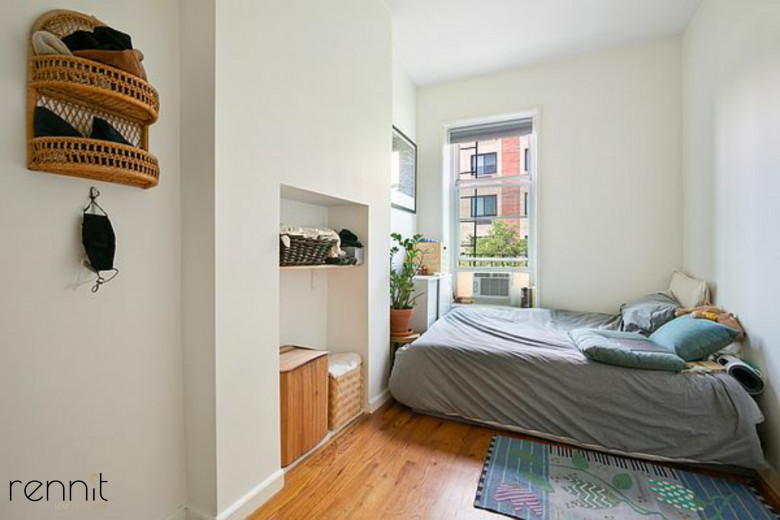 351 Vernon Ave, Apt 4 Image 12