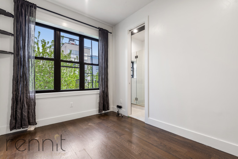 241 Devoe St, Apt 3L Image 12