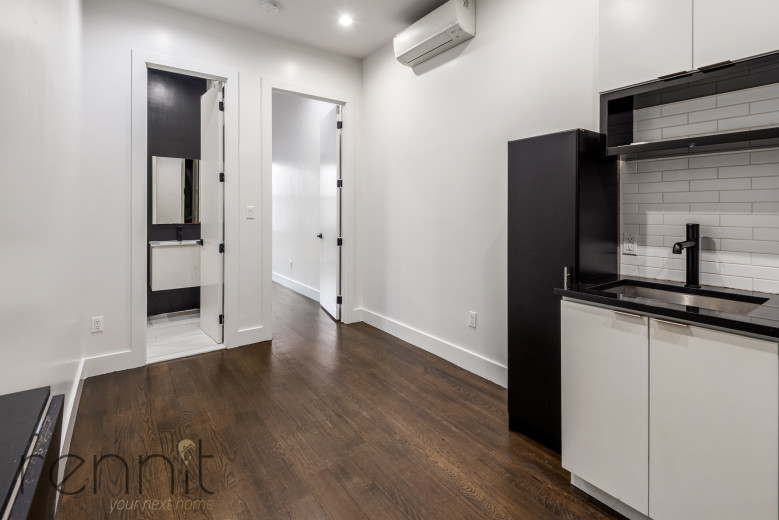 241 Devoe St, Apt 3L Image 8